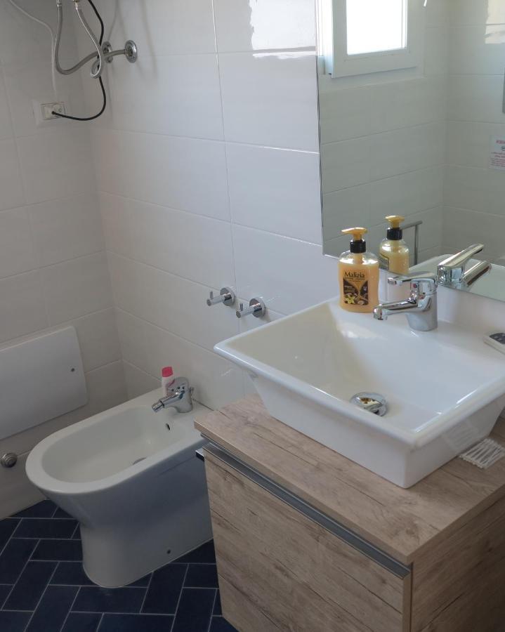 Bonbonniere in Chiaia district Appartement Napels Buitenkant foto